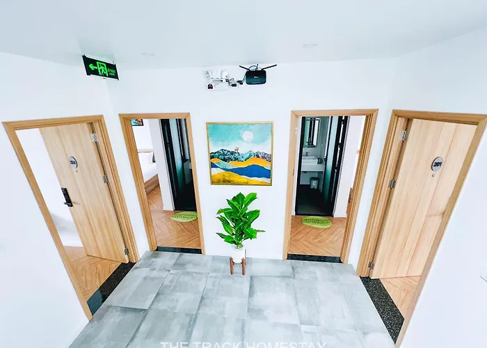 The Track Homestay - Near Bai Dai Beach