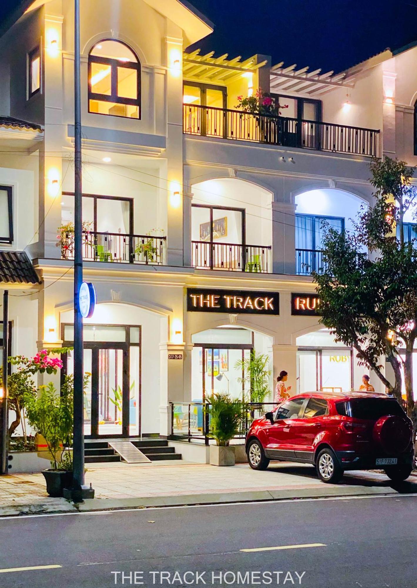 The Track - Near Bai Dai * Cam Lam