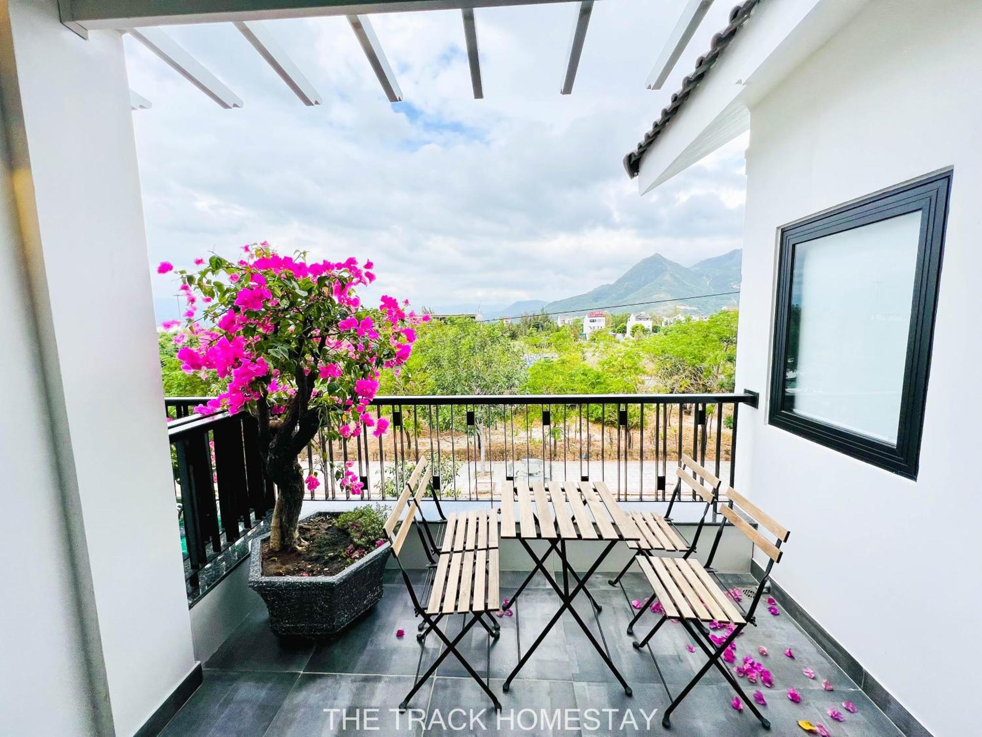 Homestay The Track - Near Bai Dai Cam Lam